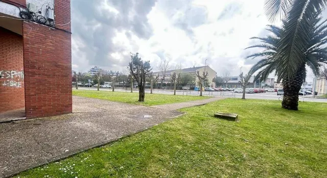 SE VENDE piso OKUPA en C Alameda 6 de SantoÑ±a - foto 2
