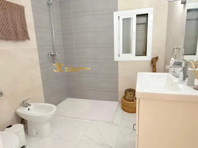 MARAVILLOSO CHALET DE 4 DORMITORIOS EN TORRECILLA — 29