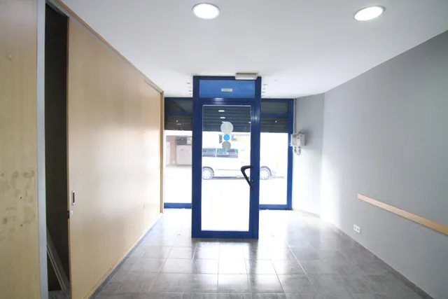 Local comercial de 108 m2 en Plaça Catalunya — 2