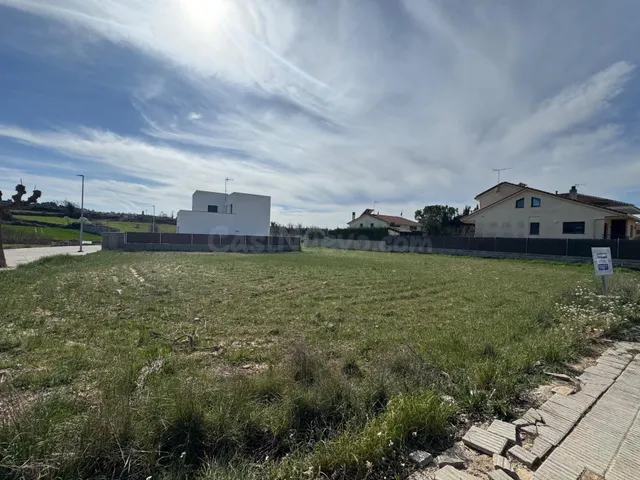 Solar esquinero en la mejor zona de Prats de Rei con 526 m2 