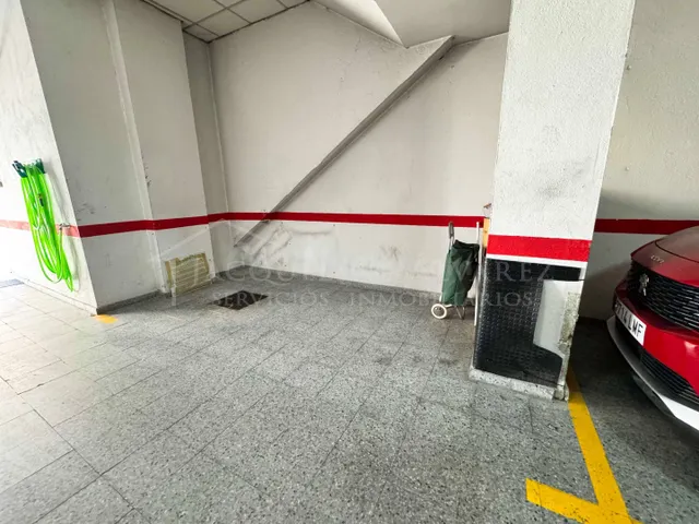 Plaza de garaje para coche pequeño o moto - 8metros, puerta  - foto 3