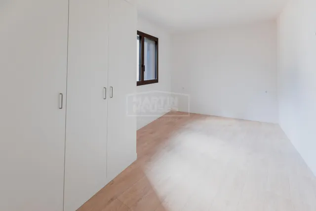 Si buscas una vivienda nueva a estrenar, con jardín privado y en pleno centro, este piso es una oportunidad única. — 12
