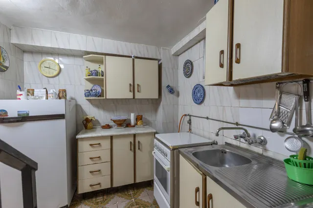 BONITA CASA PARA REFORMAR — 8