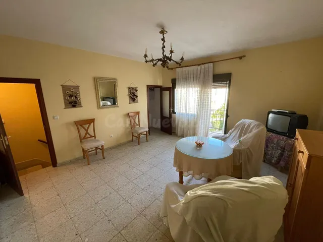 GRAN CASA AMPLIA EN EL CENTRO DE ARROYO DE LA LUZ