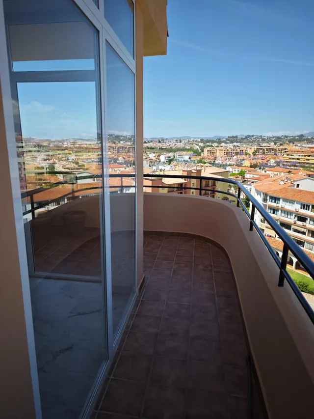 Piso situado en los Pacos con vistas al mar y a la montaña. — 8