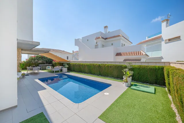 Villa 3 habitaciones 136m² en venta - Centro de la Ciudad Quesada — 47