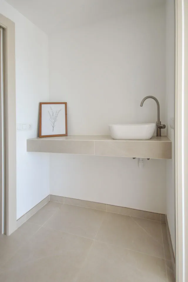 APARTAMENTO CON VISTAS AL MAR, ORIENTACIÓN SUR Y REFORMA DE ALTA CALIDAD — 15