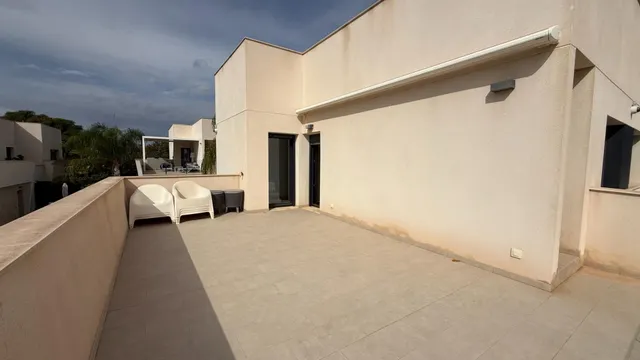 CHALET SEMINUEVO CON VISTAS AL MAR, PISCINA PRIVADA Y COCINA DE VERANO – LA TORRE DE LA HORADADA — 35