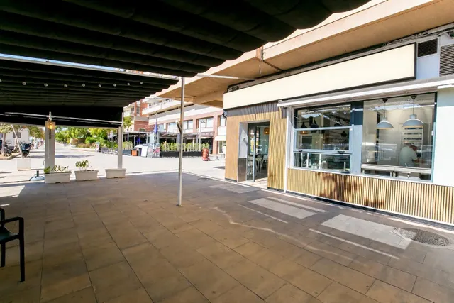 Alquiler Local Comercial en Primera Línea del Puerto de Santa Pola — 2
