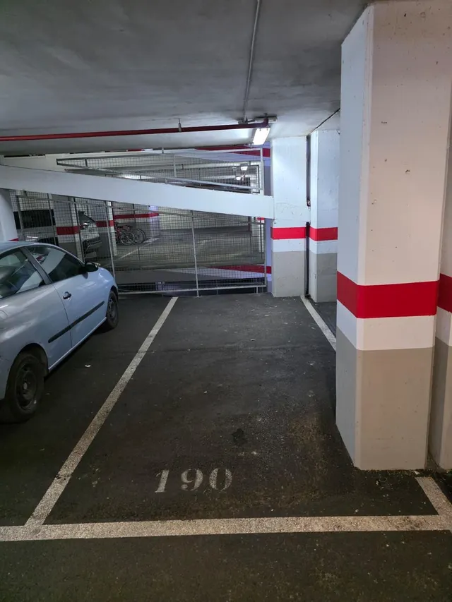 Plaza de garaje frente al corte ingles — 6