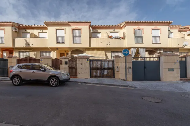 ¡MAGNIFICA CASA UNIFAMILIAR ADOSADA EN LOMALINDA, OGIJARES! — 3