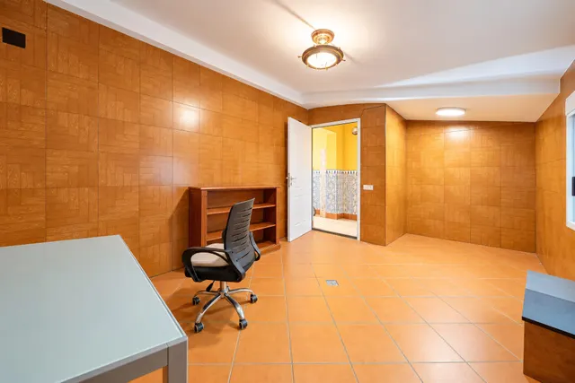 Exclusivo chalet con piscina, gran parcela y apartamento para invitados a menos de 200 metros de la playa — 33