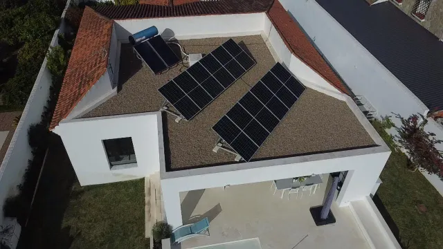Exclusivo chalet con piscina, amplios jardines y excelentes prestaciones — 7