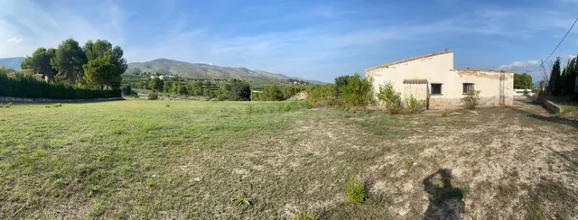 Parcela rústica de 12.528 m2 con licencia y proyecto en Onti