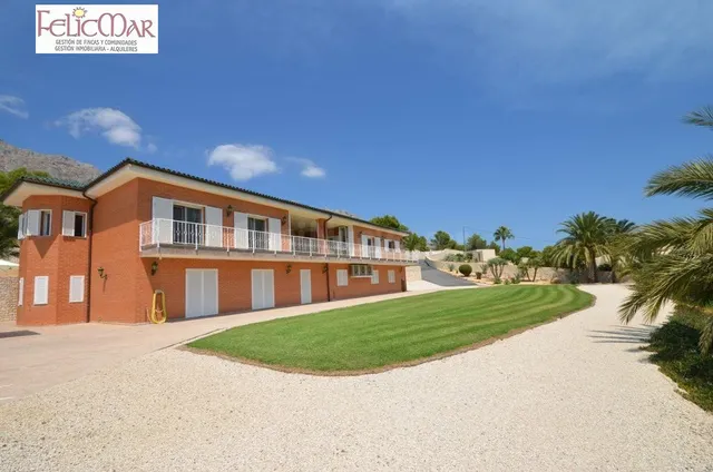 PRECIOSA VILLA DE LUJO ALTEA- 688 m2 constr.  y 16.250m2 de 