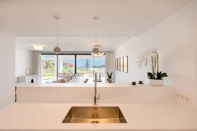 Complejo urbanístico de lujo en Cabopino (Costa del Sol). — 9