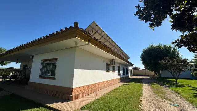 Amplia y Luminosa Propiedad en La Barquera, Córdoba — 7