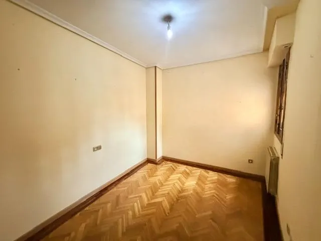 Amplio Piso en el Casco Histórico con Terraza y Garaje — 11
