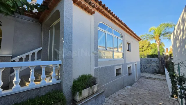 Chalet con piscina y licencia turística cerca del mar — 2