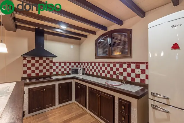 INCREÍBLE CHALET INDEPENDIENTE EN ZONA PRIVILEGIADA — 32
