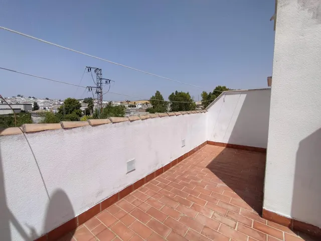Venta de Adosado con garaje, trastero, patio y azotea en Buj - foto 4