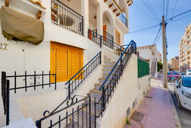 Bungalow de 3 dormitorios con piscina comunitaria en la playa de Los Locos — 35