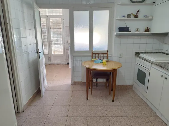CASA CON PATIO DIVIDIDA EN DOS VIVIENDAS INDEPENDIENTES - foto 4