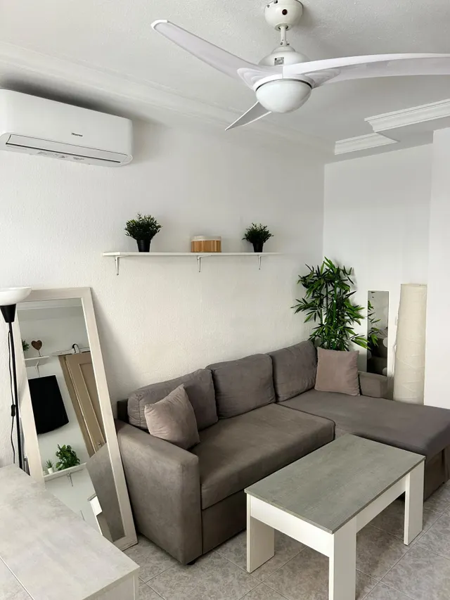 Apartamento con terraza, Alicante, Torrevieja. 2 habitaciones, 63 m2, 650 metros al mar — 11
