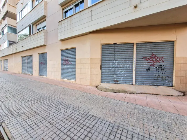 ALQUILER LOCAL COMERCIAL EN LA MEJOR UBICACIÓN DE ALTABIX NUEVO, CON 32m FACHADA Y 9 PERSIANAS A LA CALLE!!! — 2