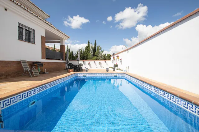 CHALET INDEPENDIENTE CON PISCINA — 12
