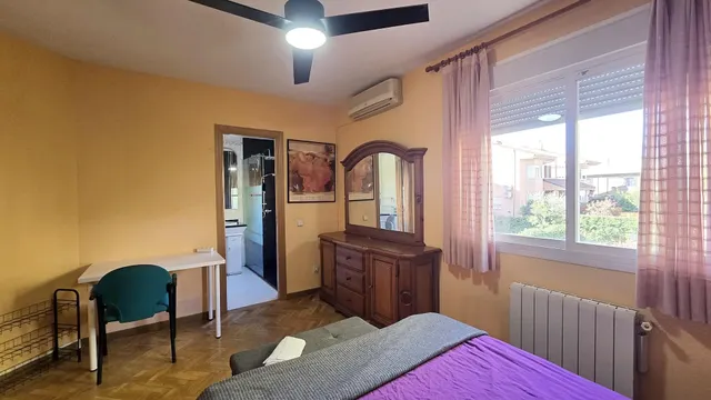 Alquiler de habitaciones por temporada en chalet con piscina de Villanueva de la Cañada (Madrid). — 18