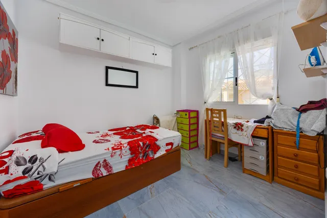 Bungalow planta alta reformado, en residencial con piscina comunitaria — 6