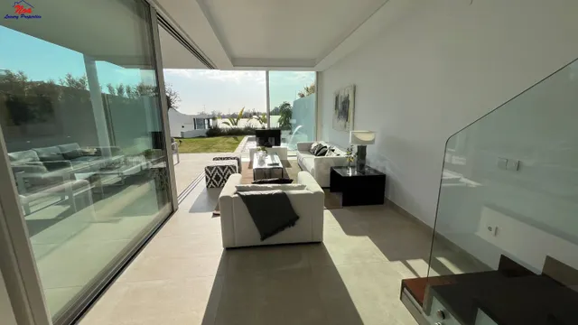 Espectacular Villa en venta con vistas al mar y montaña en M - foto 4