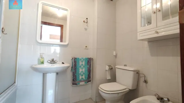Amplio piso en alquiler  4 habitaciones, Zona SUR, Sto. Tomás — 12