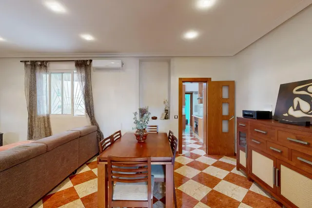 Luminosa Planta Baja con Gran Patio y Terraza en el Barrio de la Concepción — 22