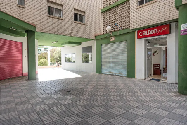 Venta de cafetería La Contraviesa de 160 m2  junto a Alcampo — 33