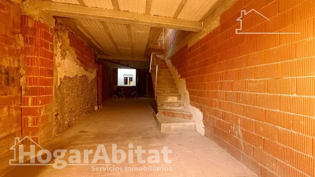 ¡Reformada a estrenar! Casa amplia y luminosa con balcón y g - foto 2