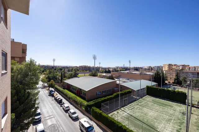 **Luz, vistas despejadas y un encanto especial: tu nuevo refugio en la ciudad** — 4