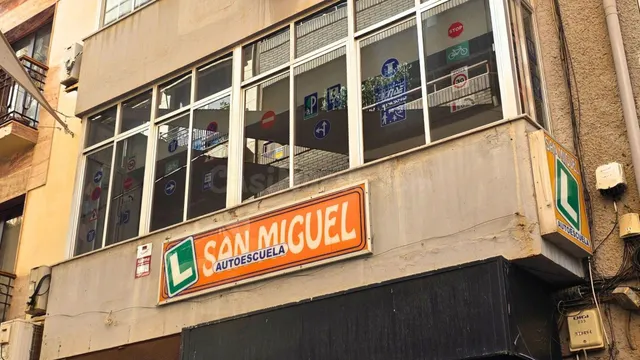 Amplia oficina amueblada de 101 m2 donde históricamente oper