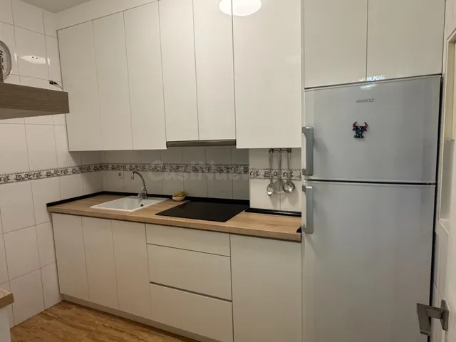 Se alquila piso por temporada en zona Capuchinos con aparcam - foto 5