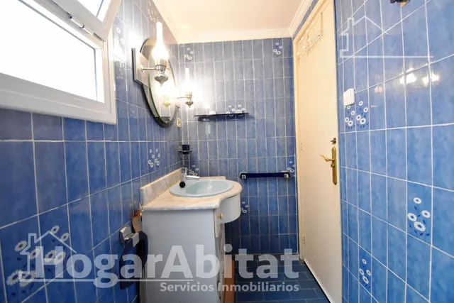 MUY AMPLIO CON 4 DORMITORIOS Y TERRAZA EN EL CENTRO — 37