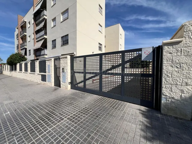 ¡Oportunidad! Amplia plaza de garaje en Parque Azahara, Córd