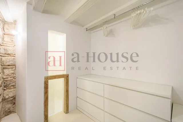 Piso con 2 lofts independientes con balcon baños cada uno y una excelente ubicación en el gòtico — 17