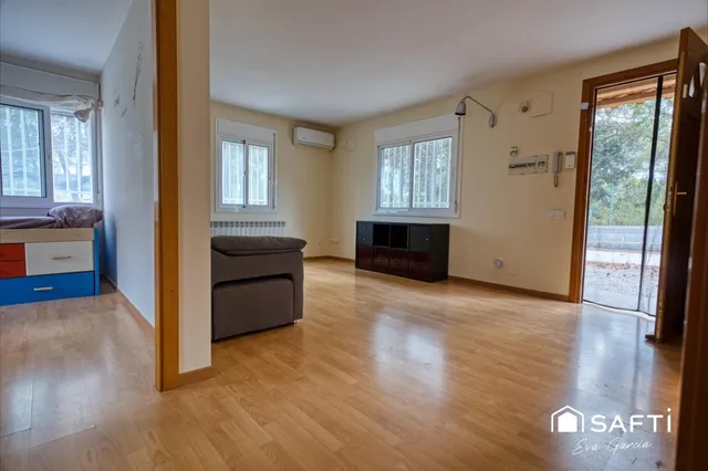 Casa con potencial ubicada en parcela 1000 m² Querol — 9