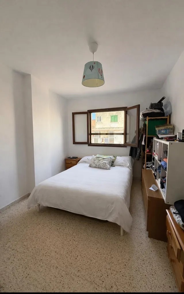 Piso amplio de 4 habitaciones con ascensor en Reyes Católicos — 15