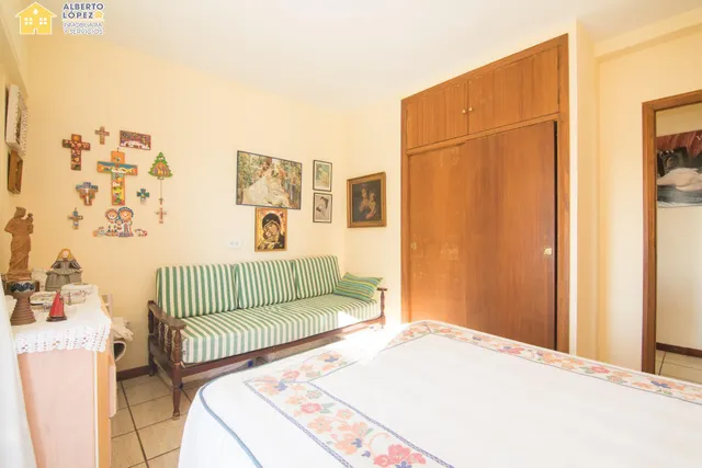 Apartamento en venta en primera línea de playa en Los Arenales del Sol, la propiedad está afectada por la Ley de Costas — 26