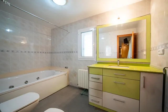 Chalet independiente en parcela esquinera de 515 m2 con gran garaje en Maravisa — 25