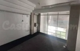 Local distribuido en planta calle, sótano y entreplanta en e - foto 3