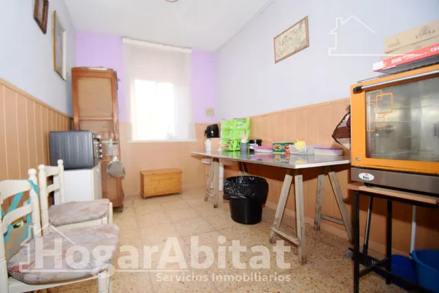MAGNIFICA CASA CON TERRAZA Y LOCAL COMERCIAL EN EL CENTRO — 14