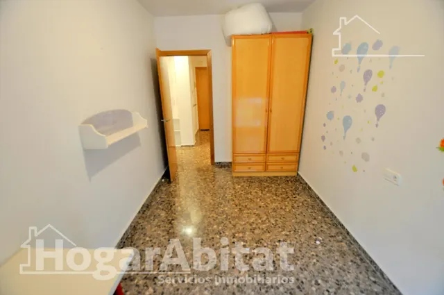 Excelente oportunidad en este amplio piso exterior con balcón, garaje y trastero — 18